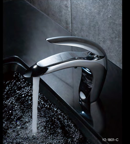 Monomando Grifo modelo Cisne bajo sobre lavabo para baño